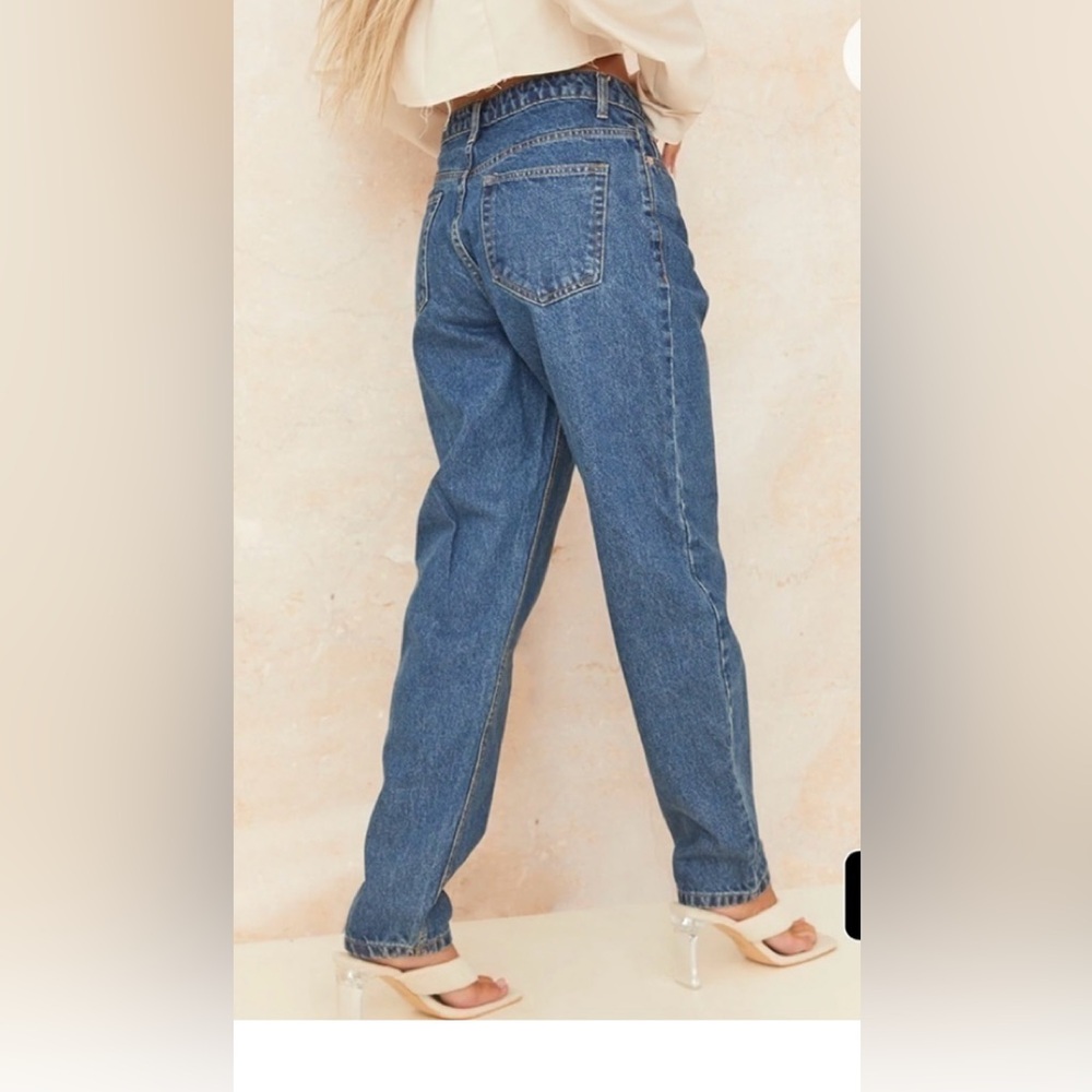PrettyLittleThing Blue High Rise Jeans - Picture 3 of 4